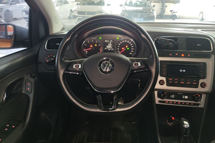 Volkswagen Polo 2017 car image #11