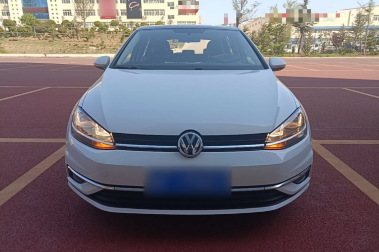 Volkswagen Golf 2018 car image #3