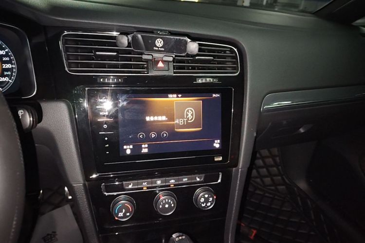 Volkswagen Golf 2020 car image #13