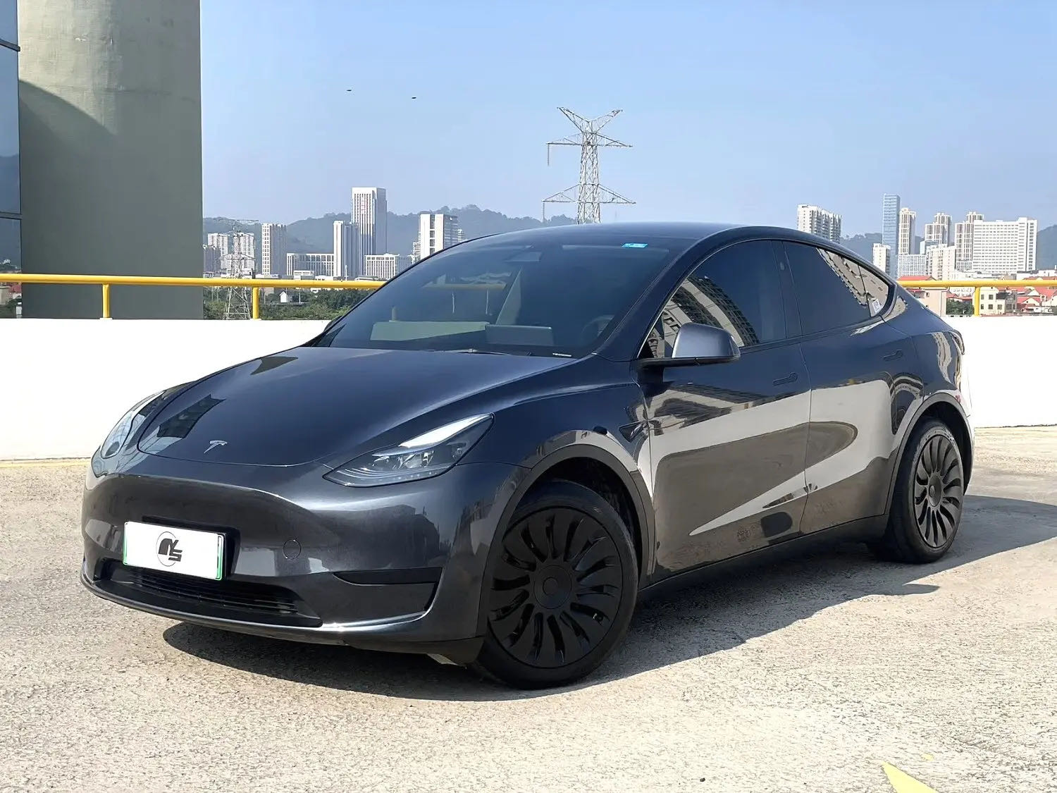 Tesla Model Y 2025 car image 