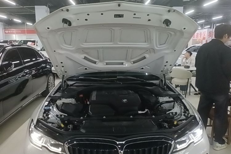 BMW 3 Series 2021 car image #22