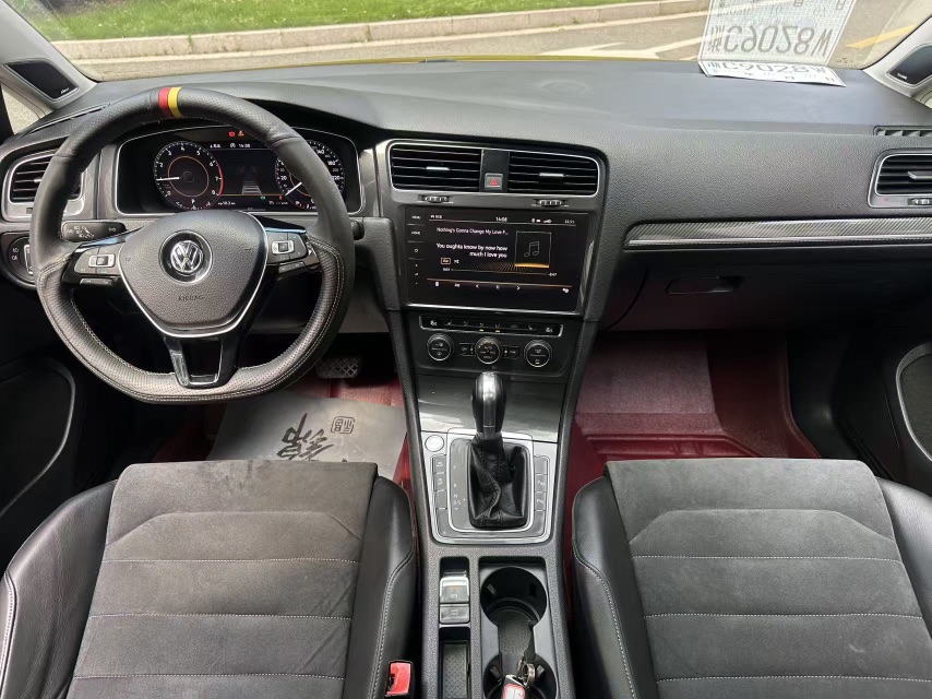 Volkswagen Golf 2018 car image #7