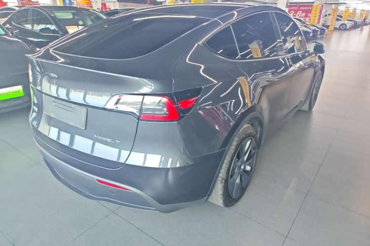 Tesla Model Y 2024 #7 Tesla Model Y 2024 car image #7