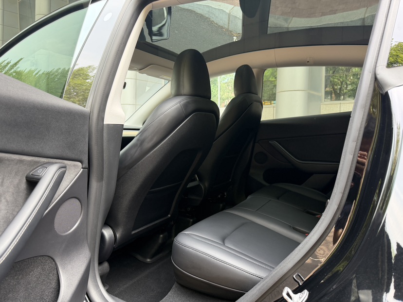 Tesla Model Y 2023 #8 Tesla Model Y 2023 car image #8