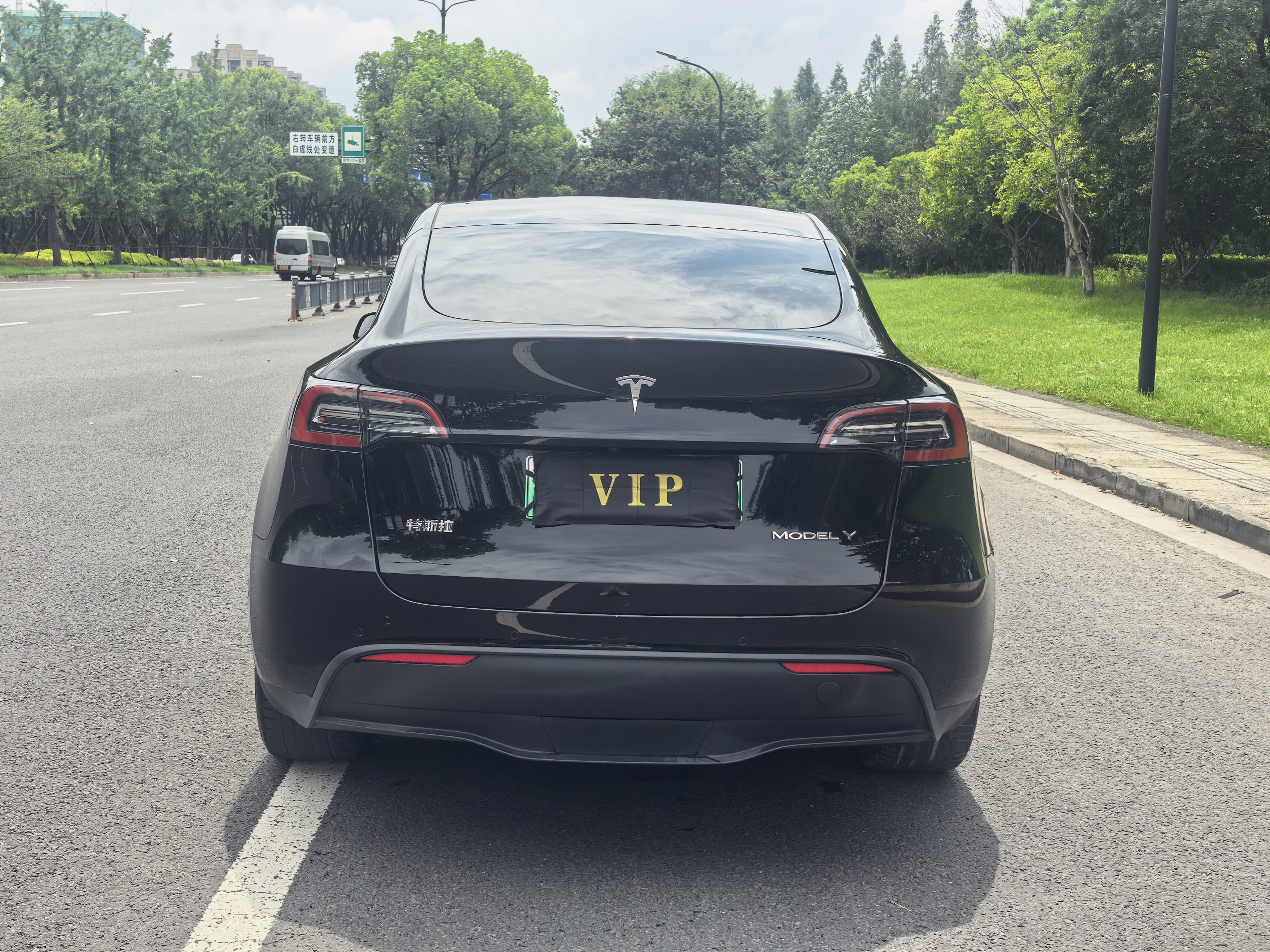 Tesla Model Y 2022 #8 Tesla Model Y 2022 car image #8