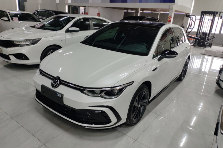 Volkswagen Golf 2022 car image #2