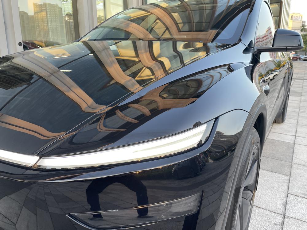 Tesla Model Y 2025 #7 Tesla Model Y 2025 car image #7