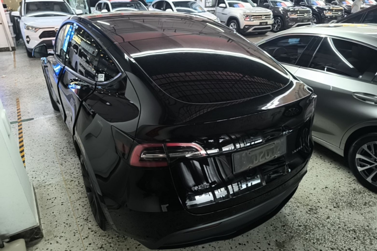 Tesla Model Y 2022 car image #7