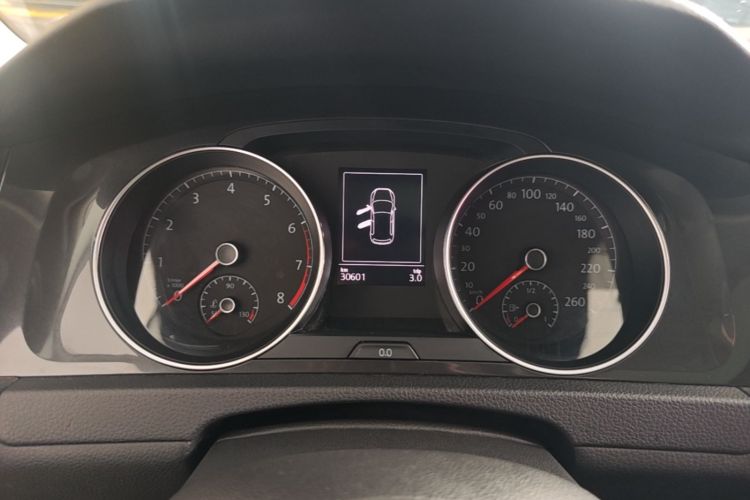 Volkswagen Golf 2019 car image #12
