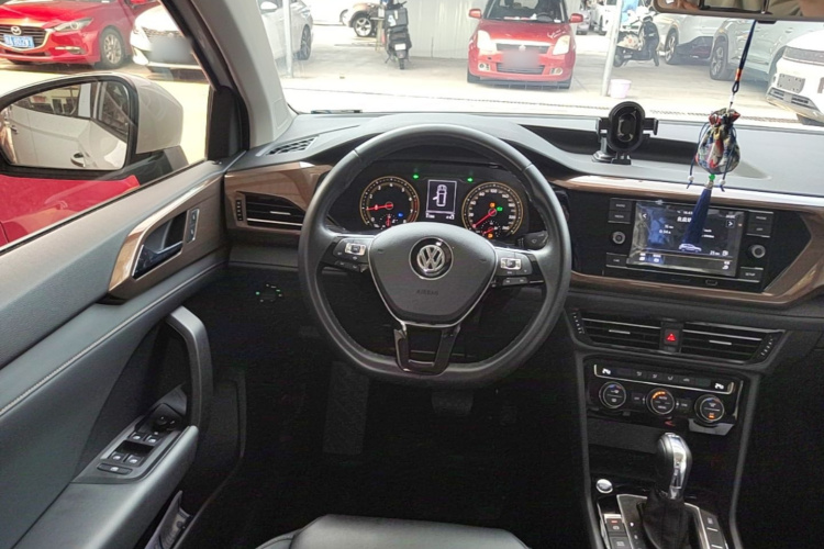 Volkswagen Tharu 2020 car image #15