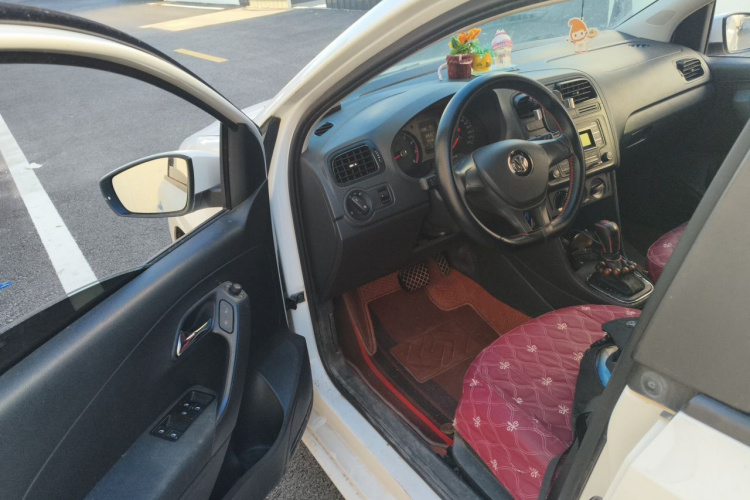 Volkswagen Polo 2019 car image #9
