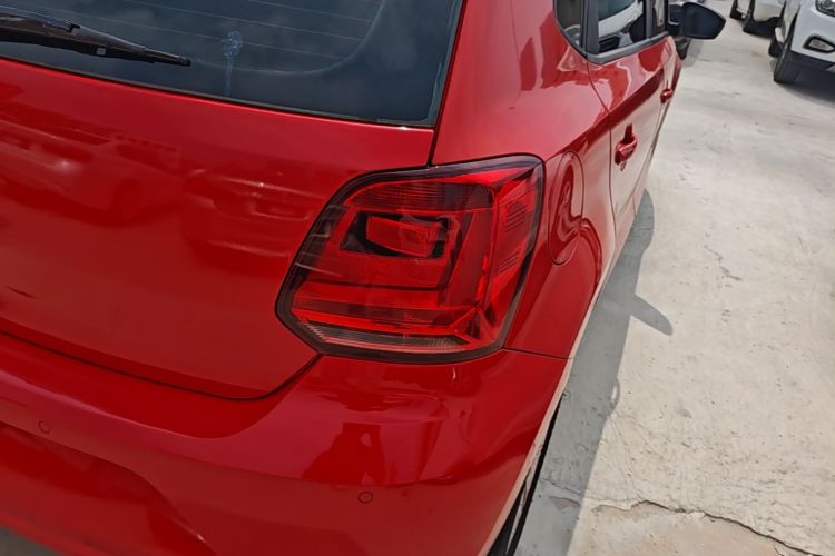 Volkswagen Polo 2017 car image #8