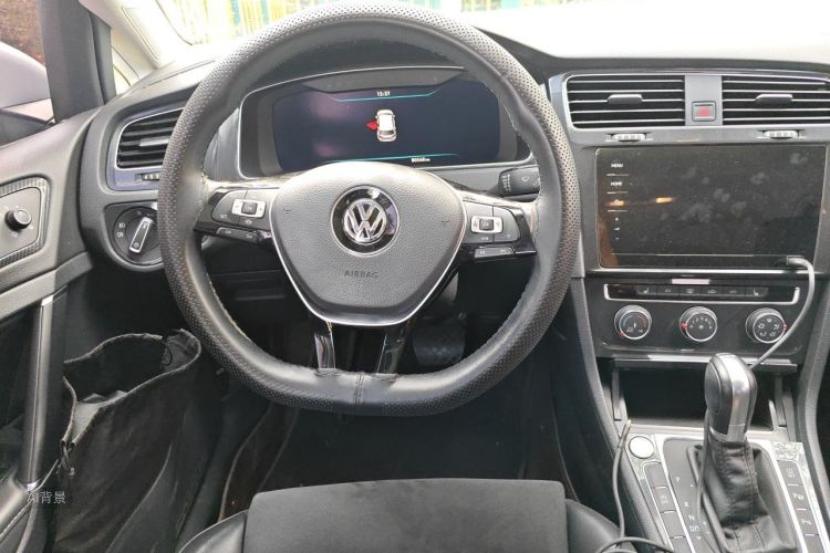 Volkswagen Golf 2020 car image #12