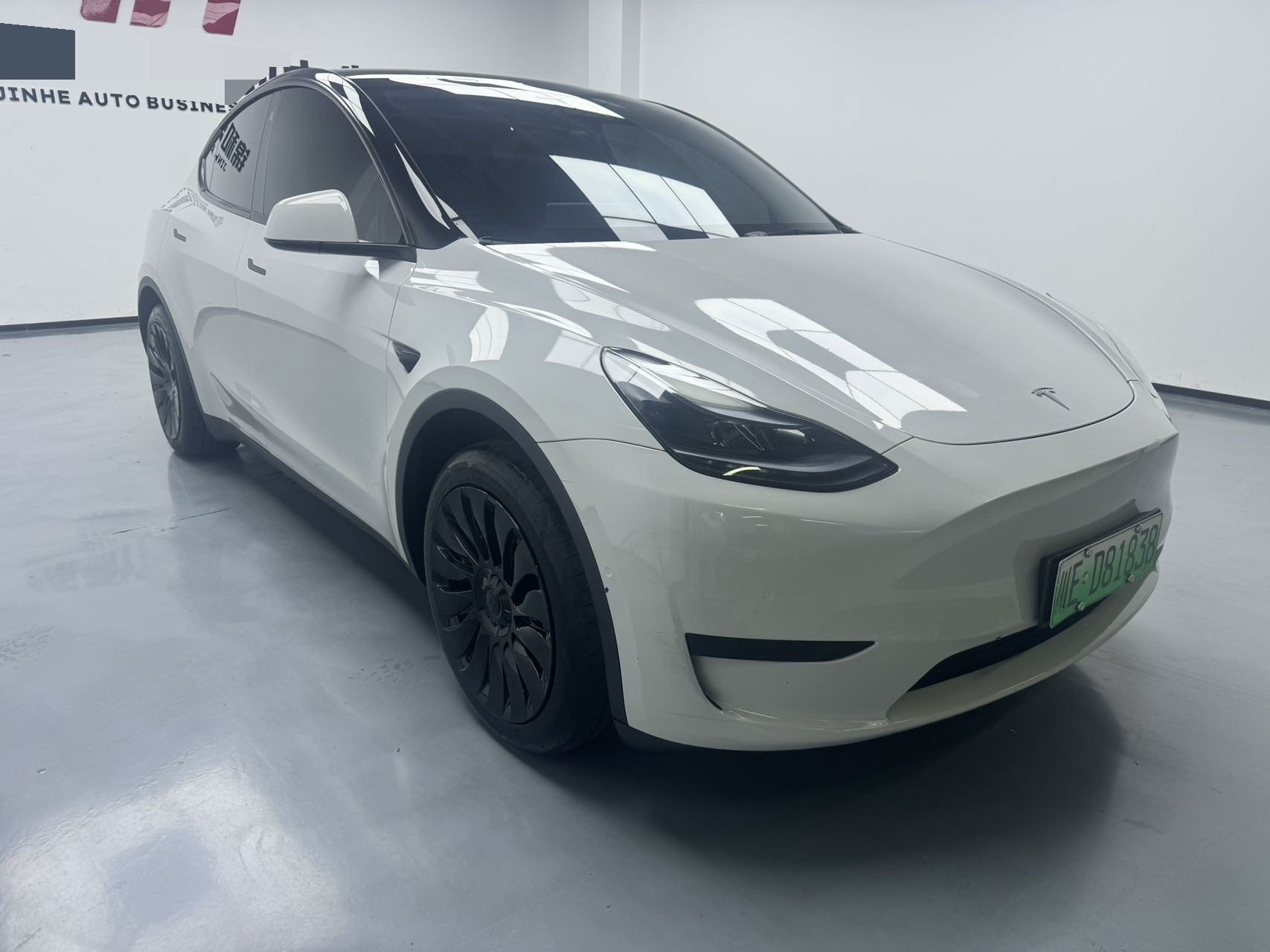 Tesla Model Y 2023 car image #3