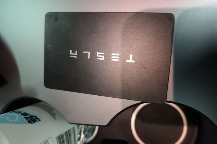 Tesla Model Y 2022 immagine di auto #9