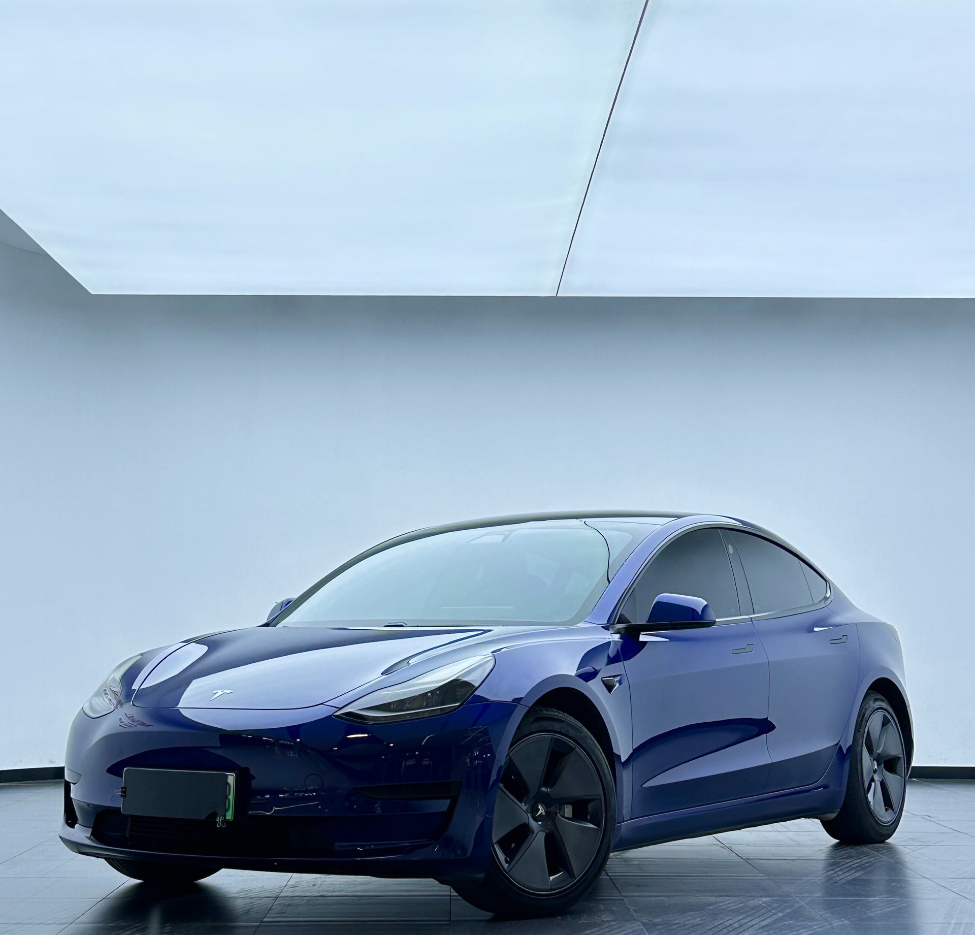 Tesla Model 3 2021 car image 