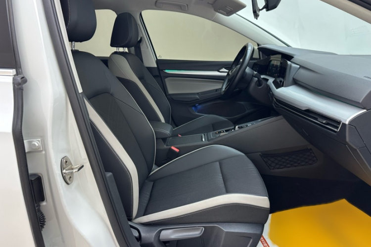 Volkswagen Golf 2021 car image #23