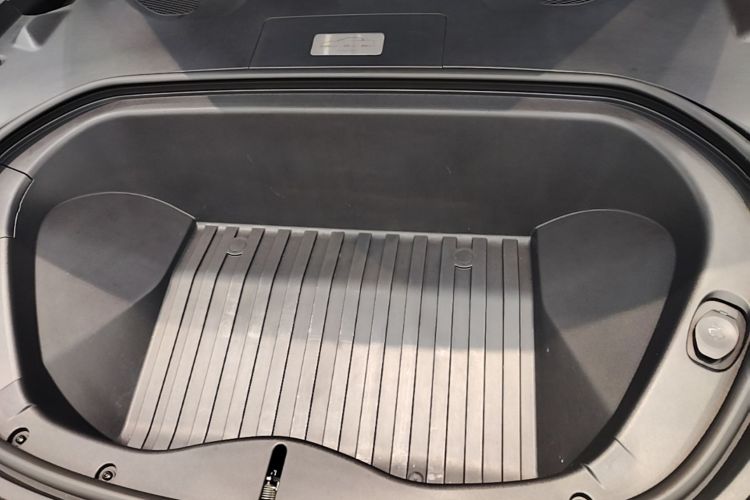 MI SU7 2025 immagine di auto #20
