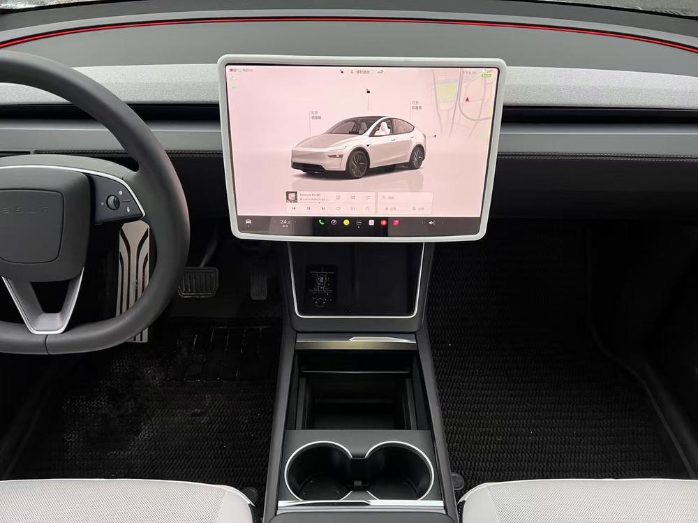Tesla Model Y 2025 car image #5
