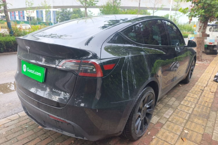 Tesla Model Y 2024 #7 Tesla Model Y 2024 car image #7
