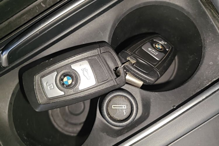 BMW 3 Series 2016 car image #14