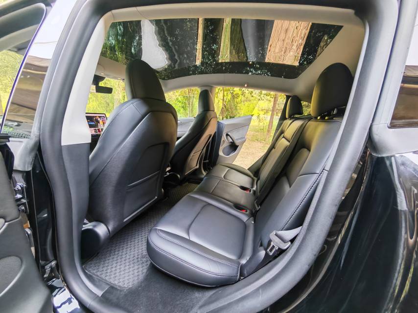 Tesla Model Y 2023 car image #9