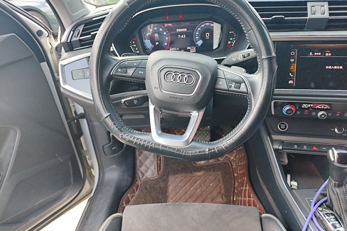 Audi Q3 2021 car image #24