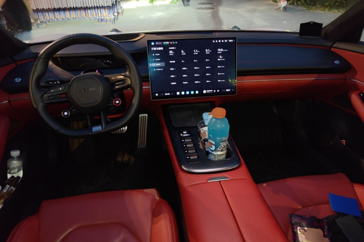 MI SU7 2024 immagine di auto #7