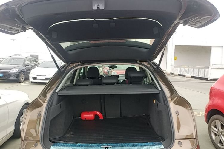 Audi Q3 2016 car image #19