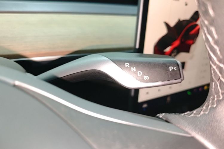 Tesla Model Y 2022 car image #14