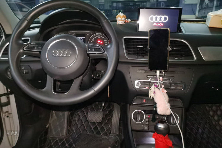 Audi Q3 2019 car image #11