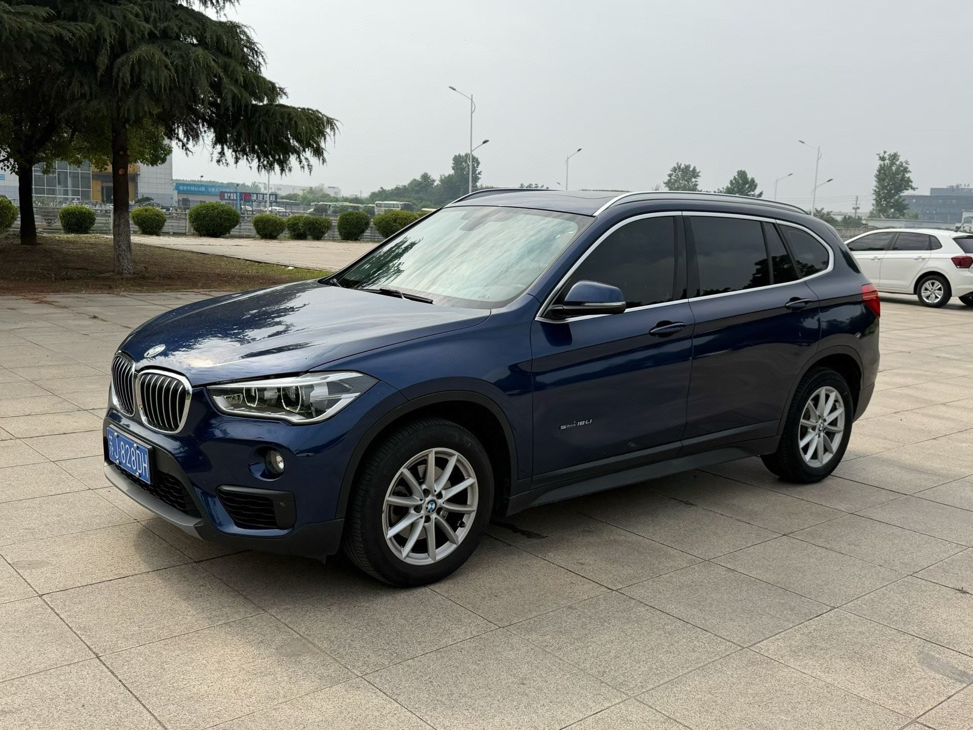 BMW X1 2018 BMW X1 2018 car image