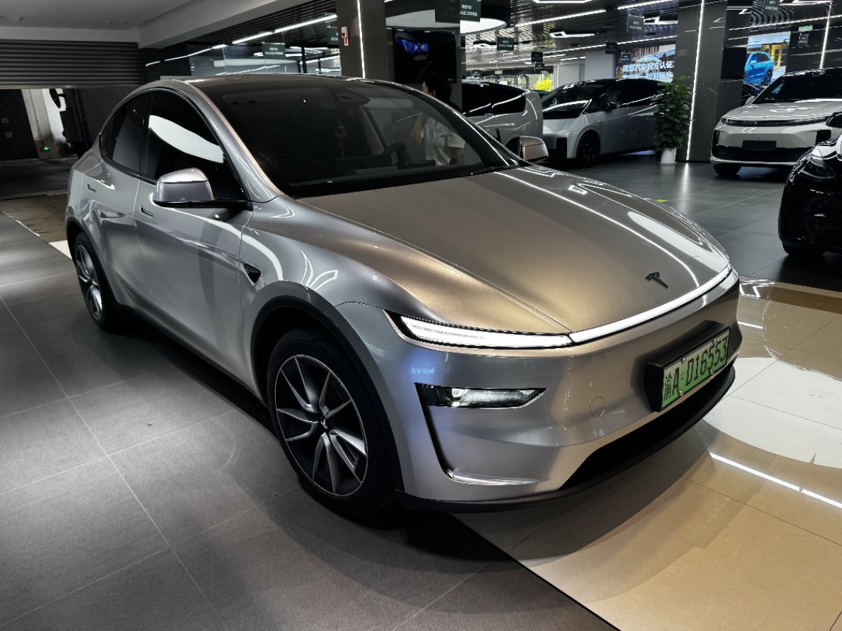 Tesla Model Y 2025 #2 Tesla Model Y 2025 car image #2