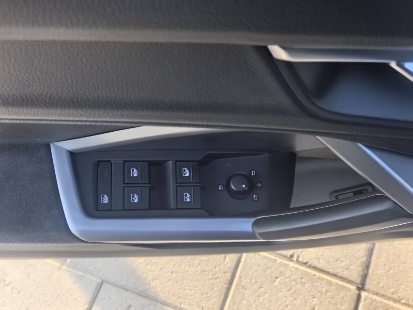 Audi Q3 2023 car image #12