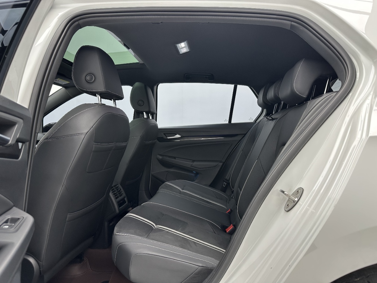 Volkswagen Golf 2022 car image #6