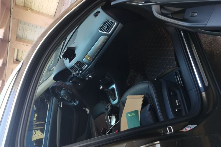 Audi Q3 2019 car image #21