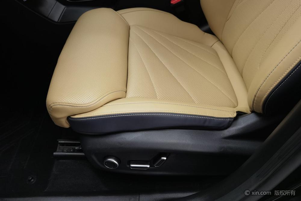 GEELY Boyue L 2023 car image #18