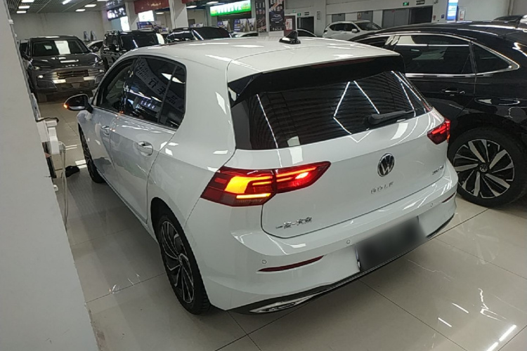Volkswagen Golf 2020 car image #5