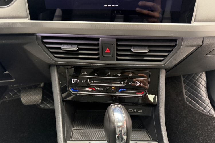 Volkswagen Bora 2023 car image #11