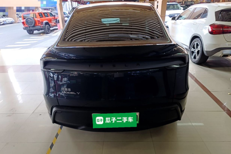 Tesla Model Y 2025 car image #6
