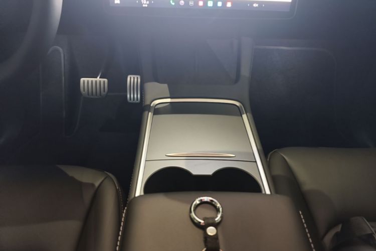 Tesla Model Y 2023 #18 Tesla Model Y 2023 car image #18