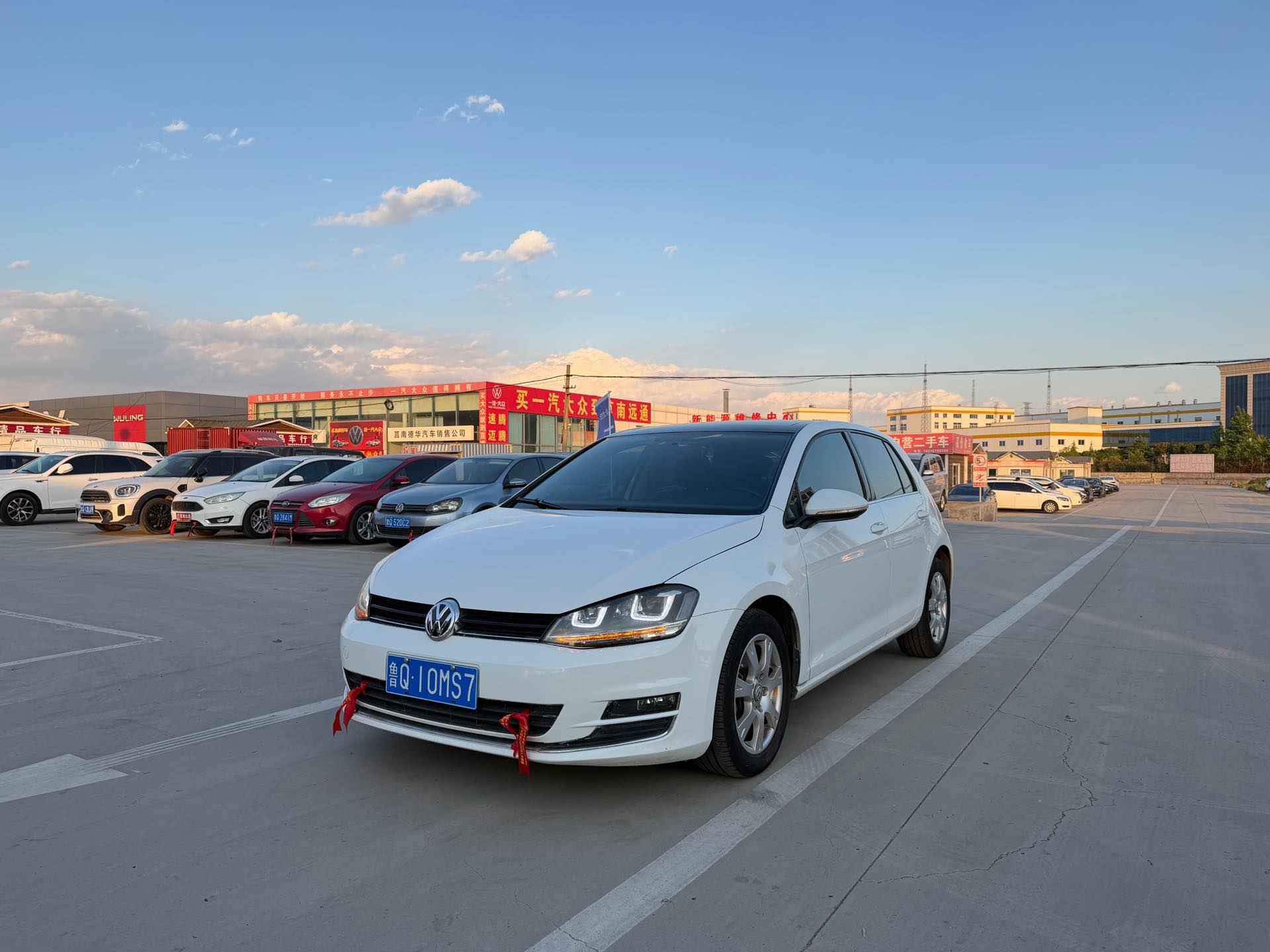 Volkswagen Golf 2014 car image 