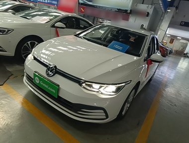Volkswagen Golf 2023 immagine di auto 