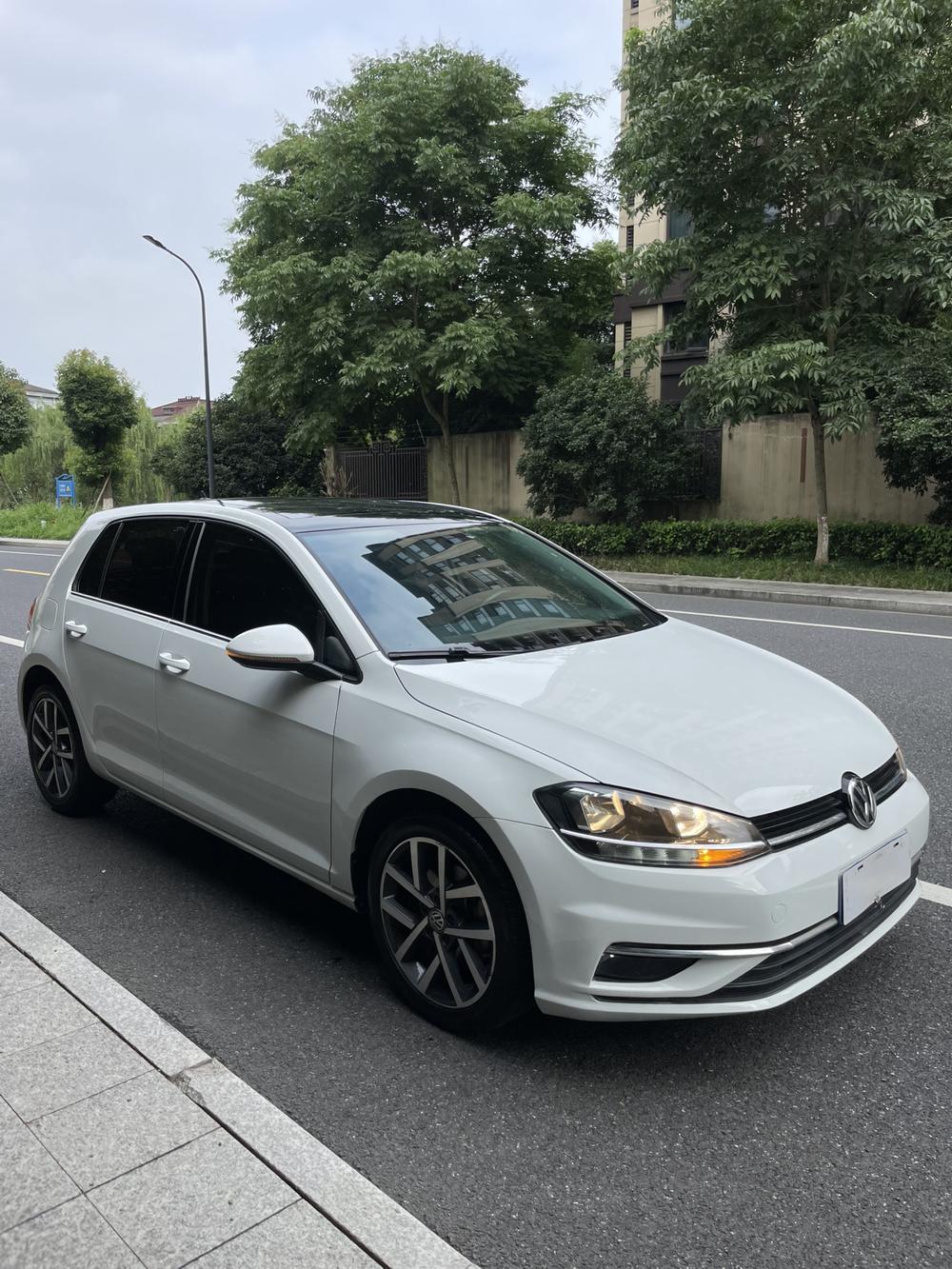 Volkswagen Golf 2020 car image #3