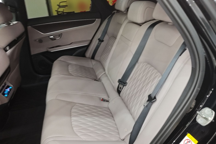 BYD Han 2025 immagine di auto #17