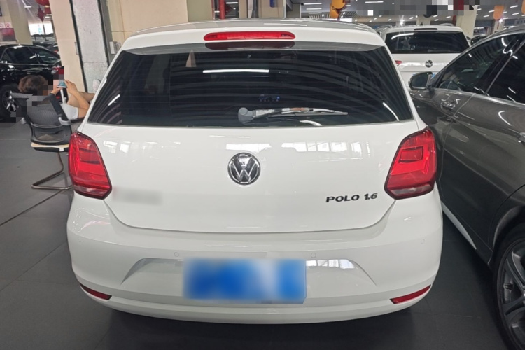 Volkswagen Polo 2015 car image #6