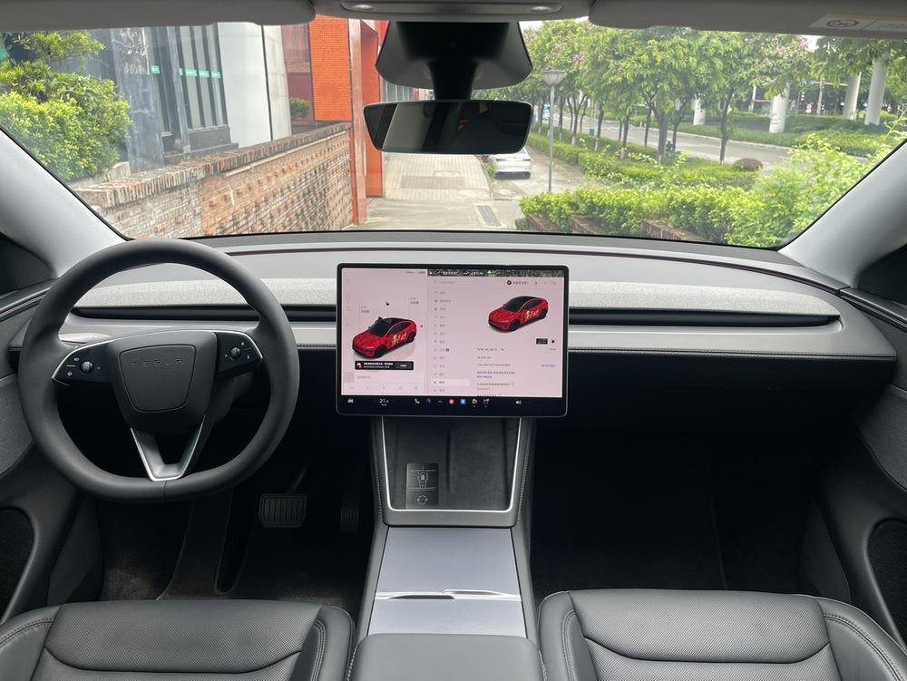 Tesla Model Y 2025 #11 Tesla Model Y 2025 car image #11
