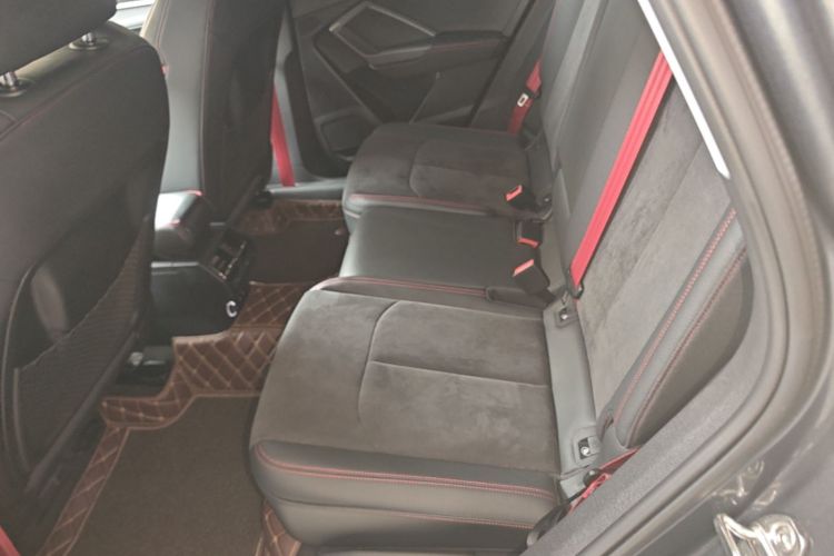 Audi Q3 2020 car image #17