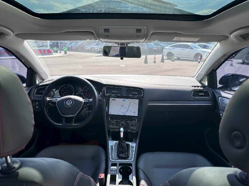 Volkswagen Golf 2017 car image #8