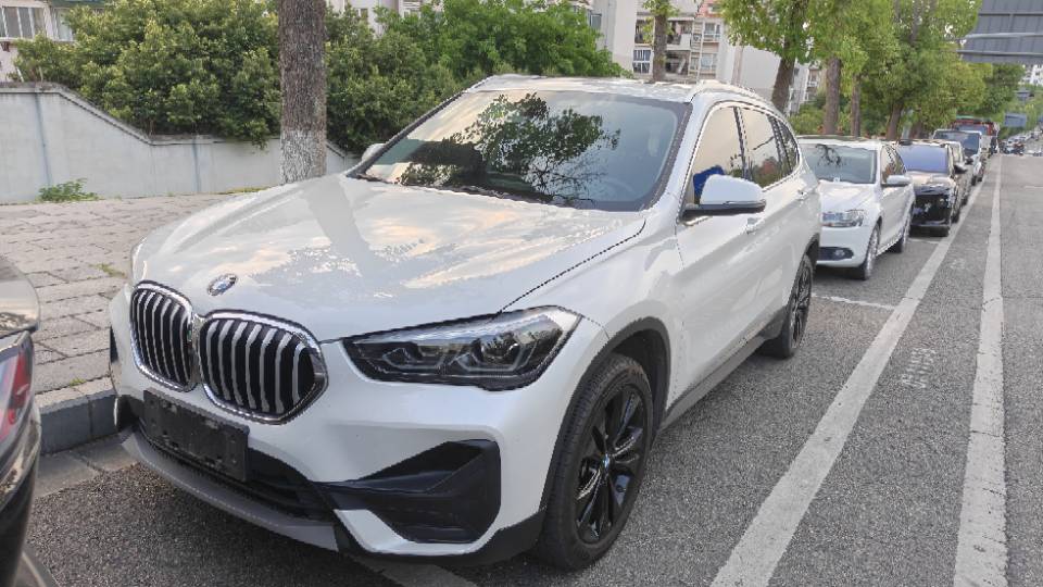 BMW X1 2021 BMW X1 2021 car image